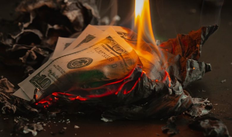burning banknotes